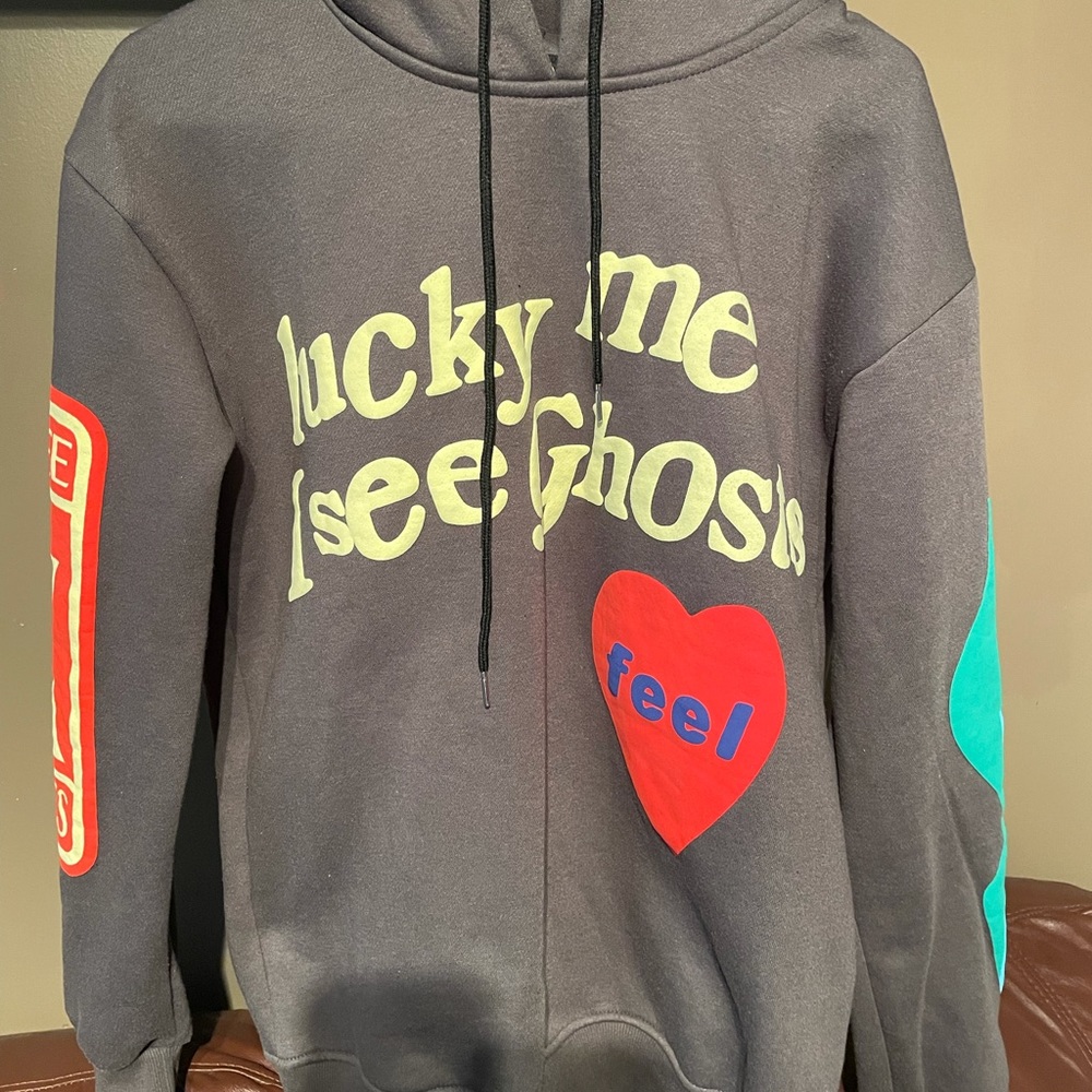 Lucky me I see ghosts Rep